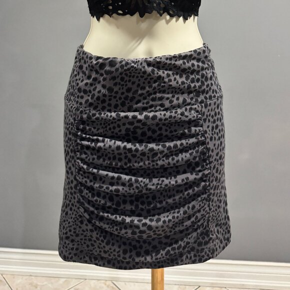 Grey Leopard Print Stretchy Pull-on Mini Skirt – Size Small - Picture 4 of 4